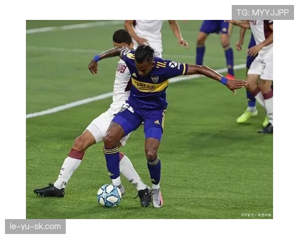 哥伦比亚队攻守转换灵活，状态回暖掌控比赛节奏