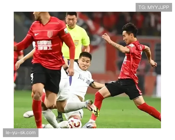 中超赛季精彩纷呈：明星球员闪耀赛场，争冠集团竞争白热化