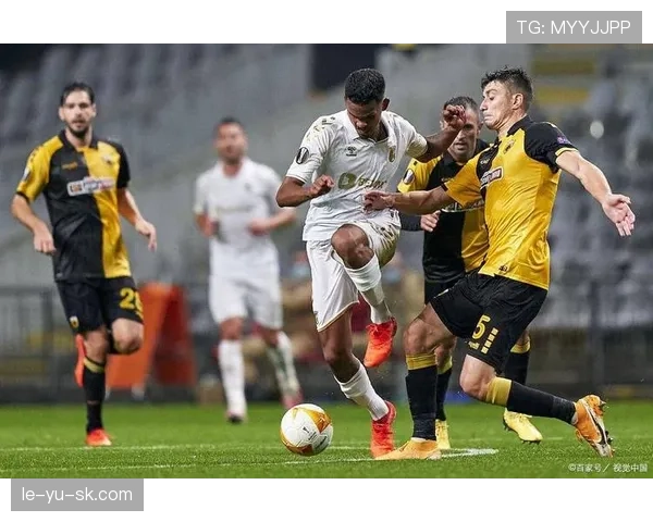 库尔图瓦单手神扑闪耀赛场，状态回暖成球队争冠关键