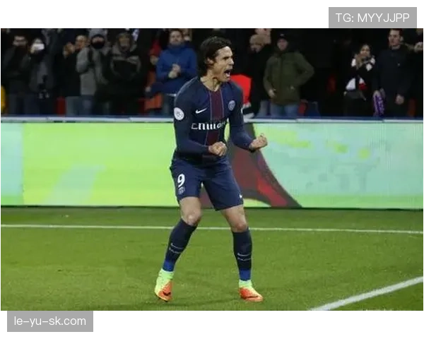 卡瓦尼居然不是大明星,居家气质比球场还让人惊讶! 卡瓦尼居然不是大明星,居家气质比球场还让人惊讶!