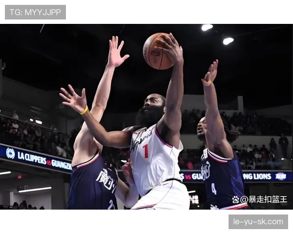 伦纳德由持球单打转无球掩护 单打效率下滑